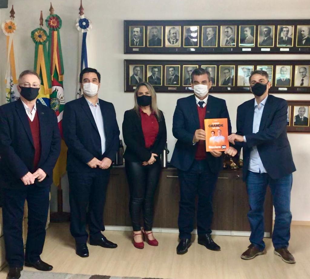 Marcelo Slaviero e Cesar Bernardi entregam plano de trabalho do Novo à diretoria da CIC