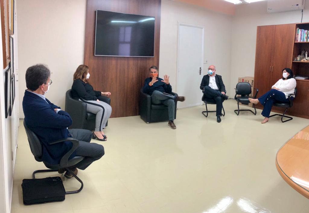 Marcelo Slaviero esteve em encontro com diretores do Hospital Virvi Ramos para falar sobre o Plano de Trabalho do NOVO para Caxias. 